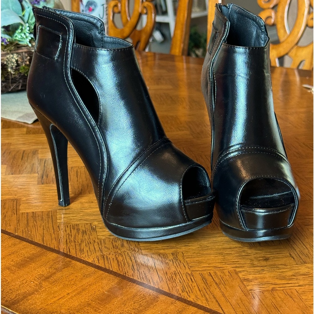 Platform Stiletto Heels in Black,  6.5
